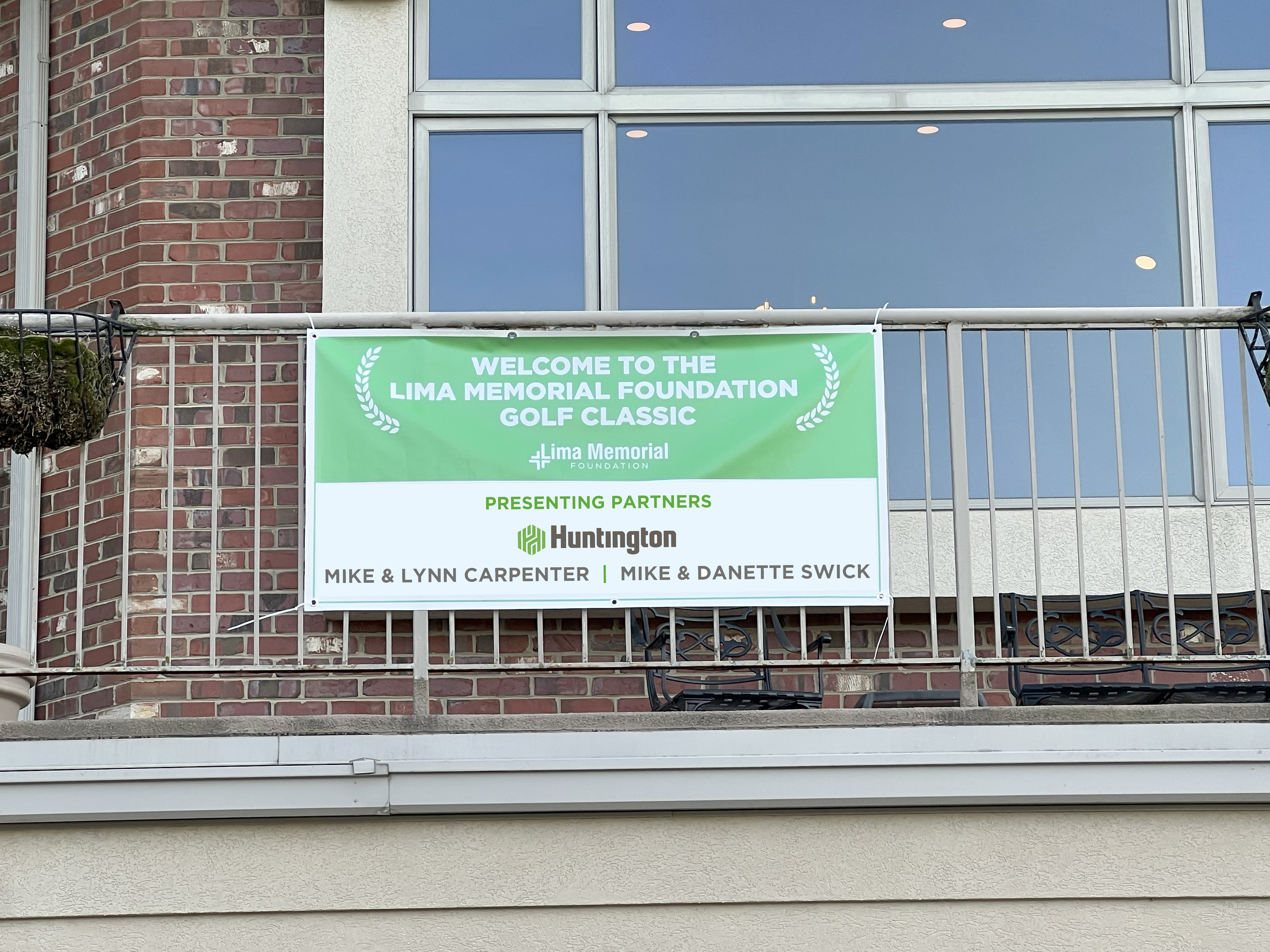 Presenting Partners balcony sign