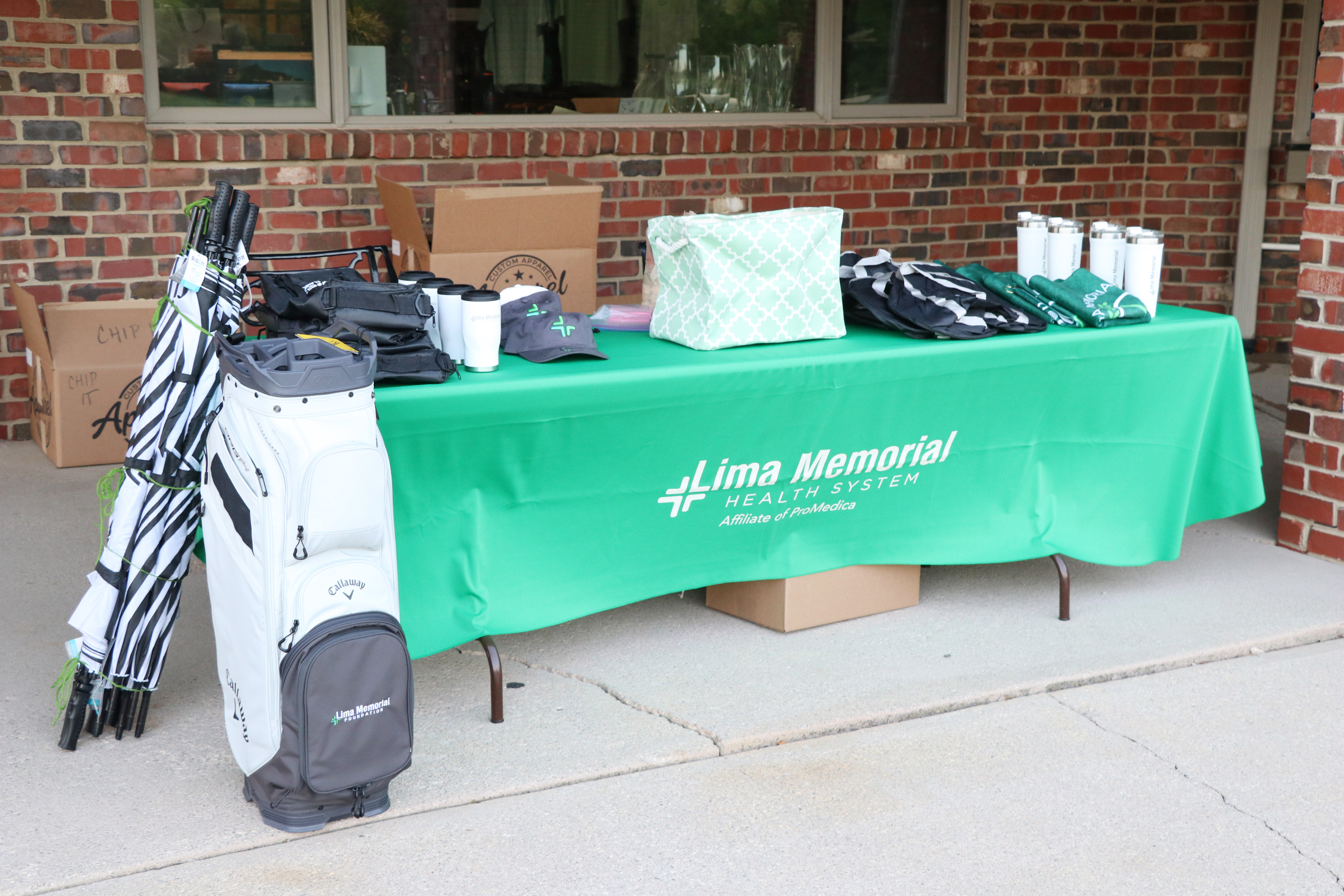 chip it to win it table with golf bag prize